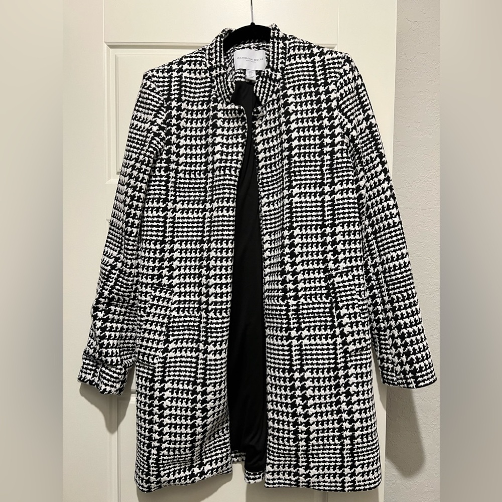 Carolina Belle Montreal white and black open jacket